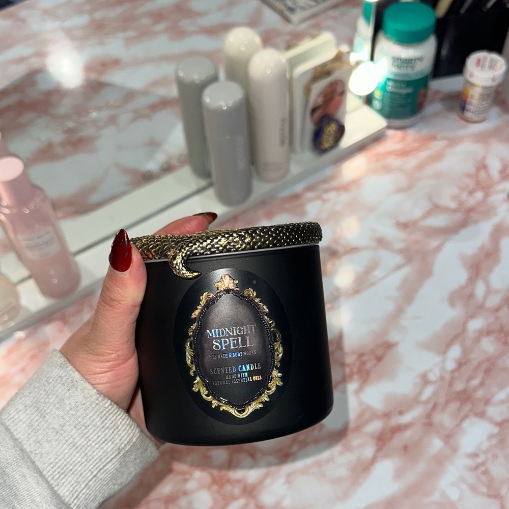 Bath & Body Works Midnight Spell Black Candle
